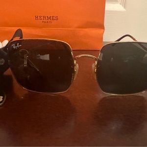 Ray-Ban sunglasses.  No scratches, great condition!